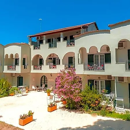 Vassilis Paradise Garden מלון 3*