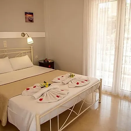 Vassilis Paradise Garden מלון
