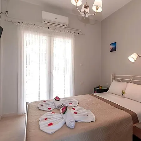 מלון Vassilis Paradise Garden 3*